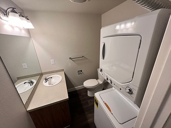 4th image of 425 4th St NE APT B3