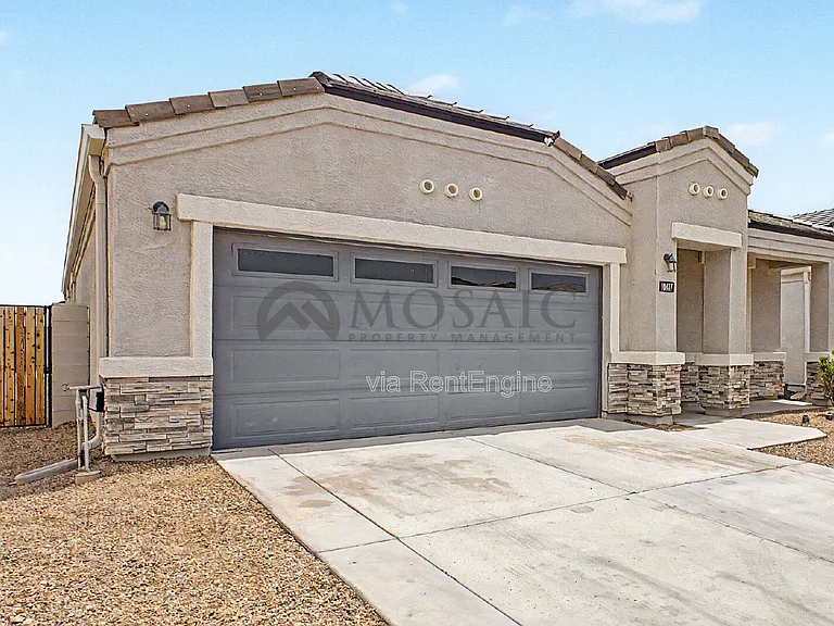 10617 S 54th Ln — Photo 5