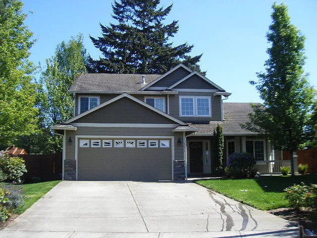 Luxury 4-Bedroom Home with Custom Finishes Near Vancouver Mall — Photo 2