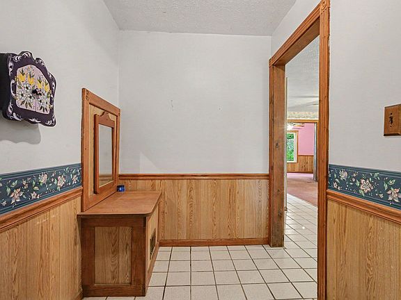 3rd image of 1460 Goodrich St