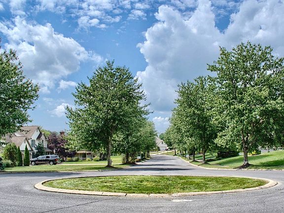 2nd image of 230 Woodland Ct