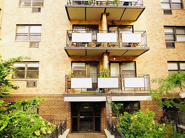 31-23 Crescent St #3B, Queens, NY 11106