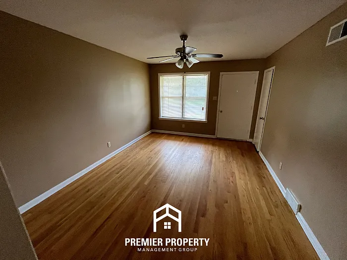 1360 Winfield Rd — Photo 2