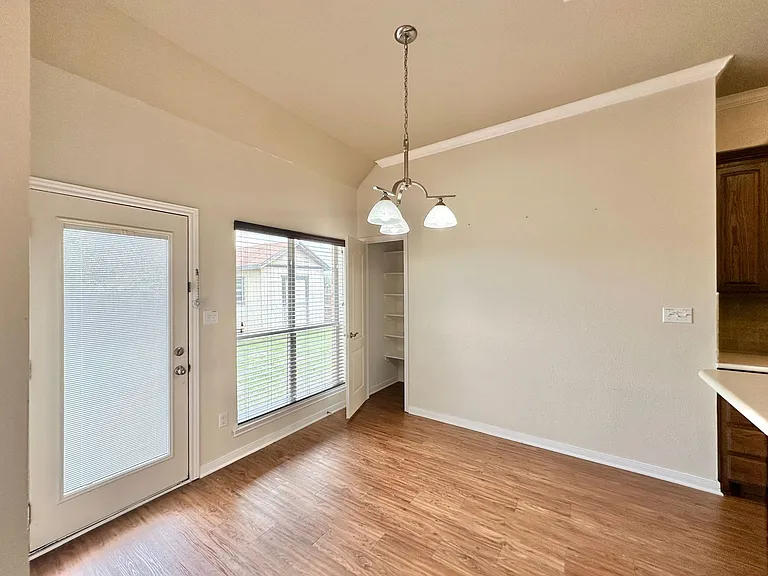 705 Marshall Dr — Photo 15