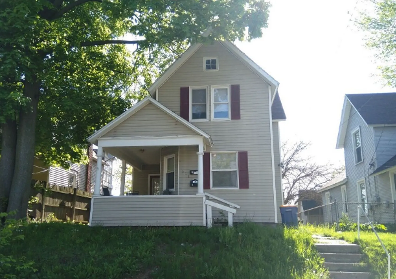 616 Pine Ave NW — Photo 1