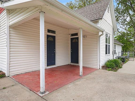 4th image of 330 E Main St