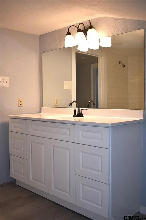 Building Photo - 1511 N Summit Ave #2