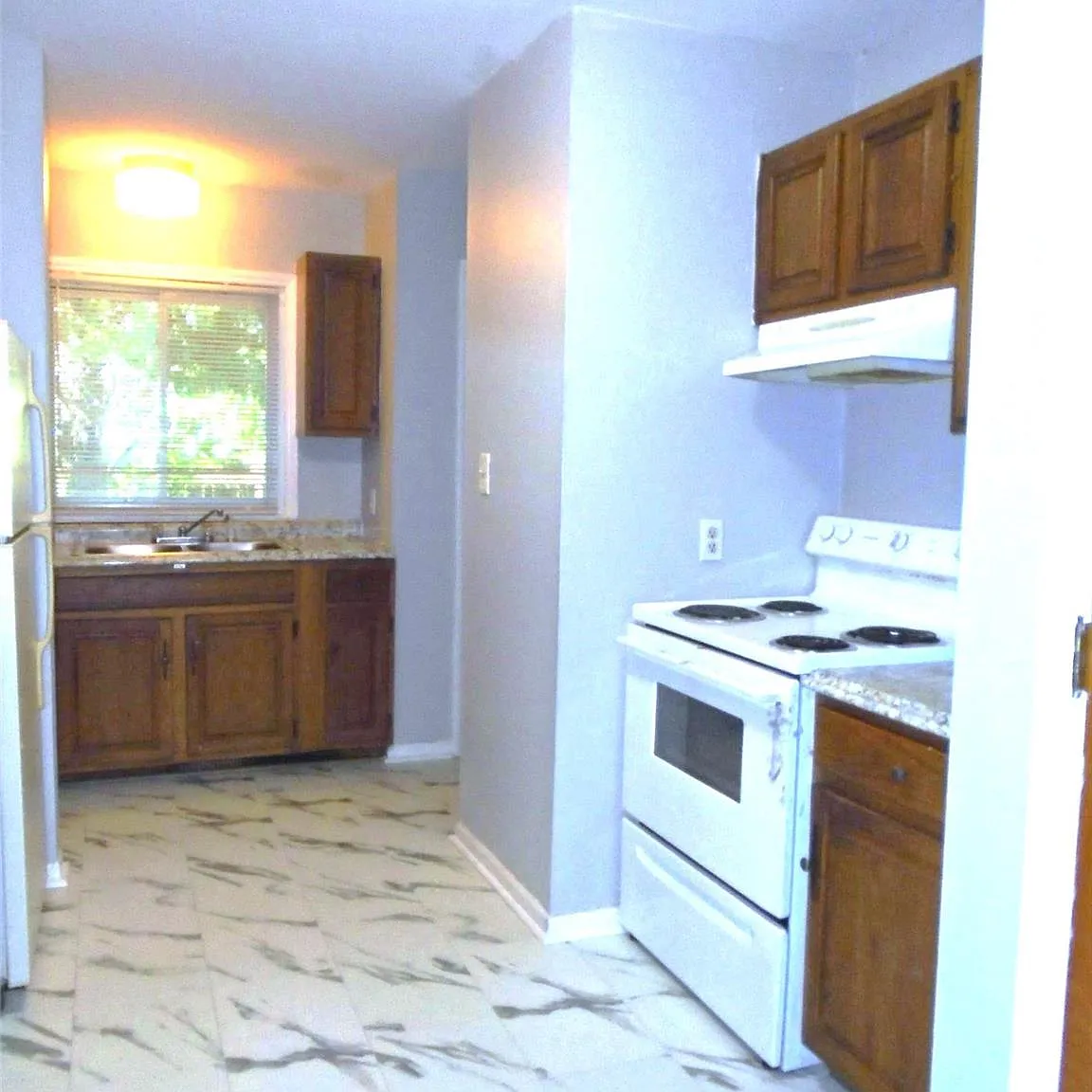 2 bed, 1.5 bath, $1,095 — Photo 4