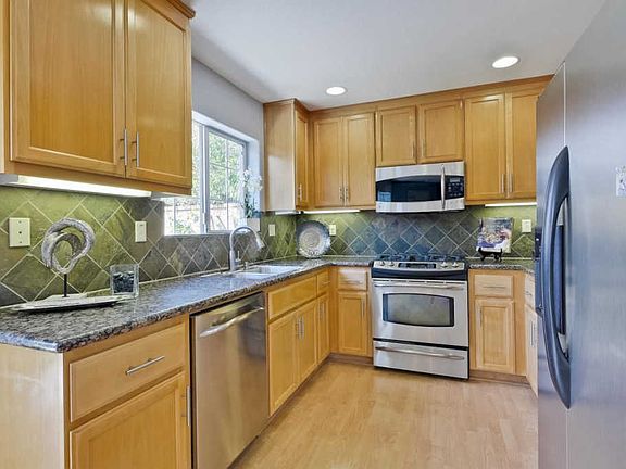 5th image of 2892 Holmes Pl