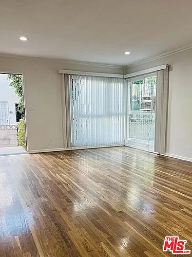 1438 S Barrington Ave Photo 1