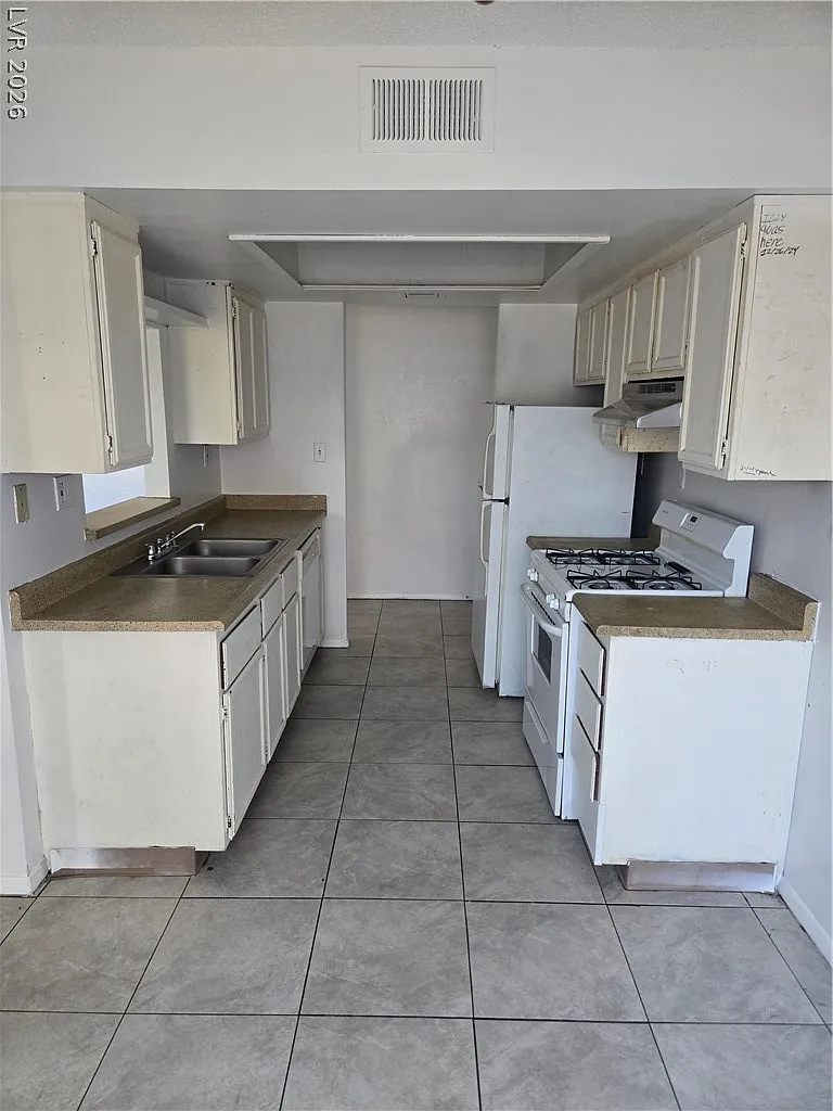 2 bed, 1.0 bath, 3672 sqft, $1,150 — Photo 3