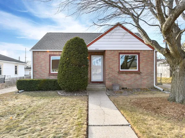 1733 Manitoba AVENUE, South Milwaukee, WI 53172