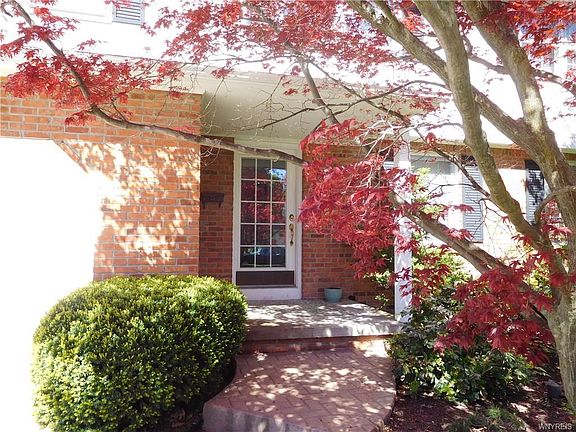 2nd image of 490 Sprucewood Ter