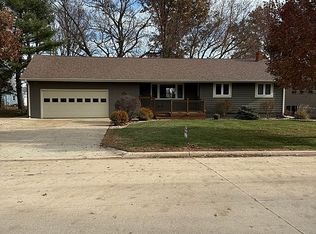 913 Kelvin Rd, Storm Lake, IA 50588