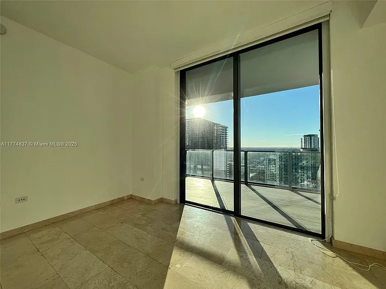 68 SE 6th St #33 — Photo 9