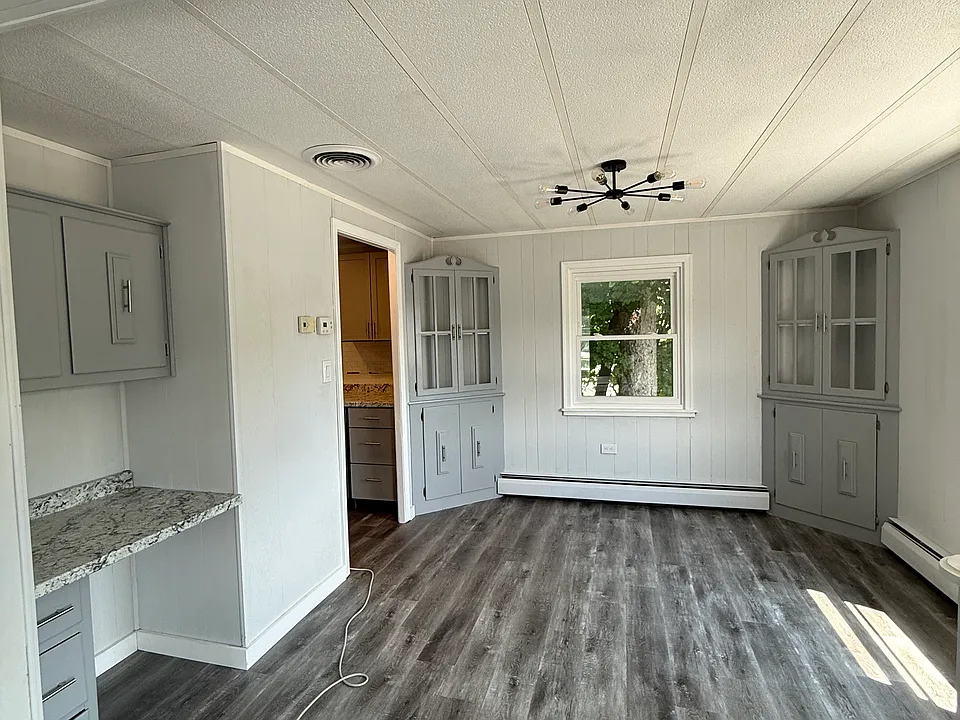 2285 Memorial Hwy #3