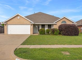 706 Hill Ln, Cleburne, TX 76033
