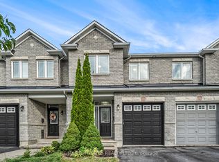 714 Regiment Ave, Ottawa, ON K2M 0E3