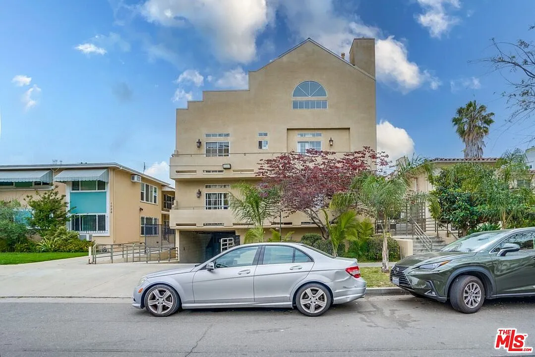 1 bed, 1.0 bath, 800 sqft, $3,000 — Photo 2