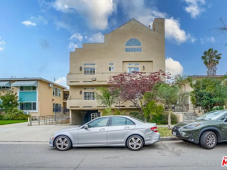 1034 S Shenandoah St #2 — Photo 2