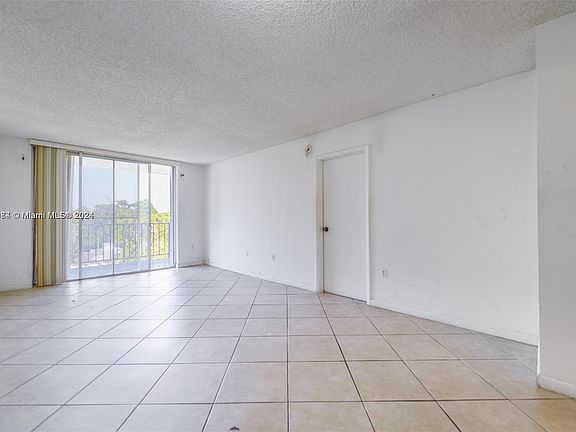 4th image of 12500 NE 15th Ave APT 503