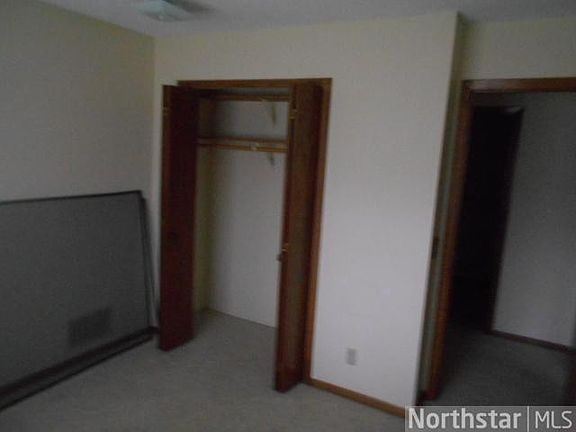 5th image of 967 Heritage Ct E