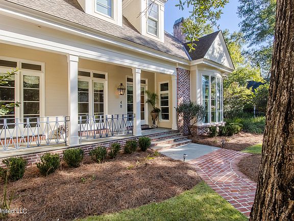 3rd image of 4 Cedarwood Ln