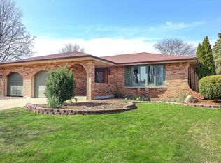 16W688 Therese Ct, Willowbrook, IL 60527