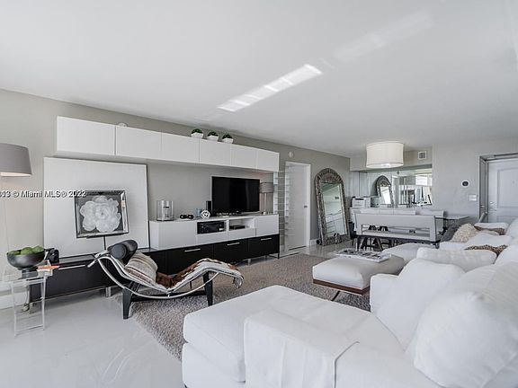 5th image of 100 Bayview Dr APT 1622