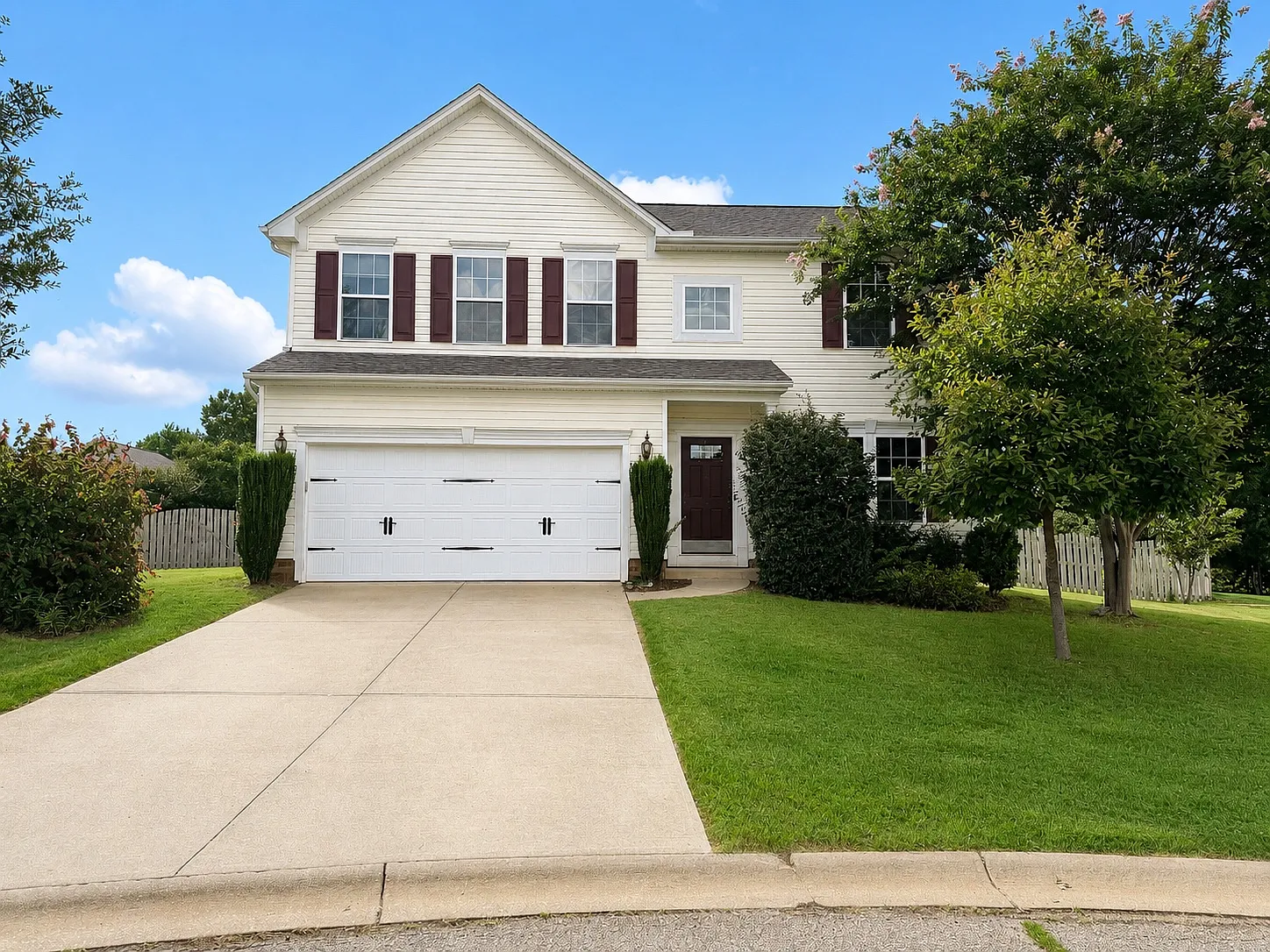 4 bed, 2.5 bath, 2337 sqft, $2,500 — Photo 1
