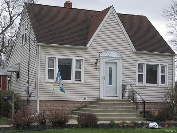 5th image of 33 Woodbine Ave
