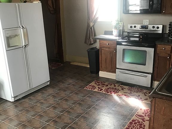 3rd image of 2214 W Illinois St