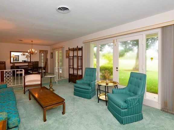4th image of 946 Golfside Dr