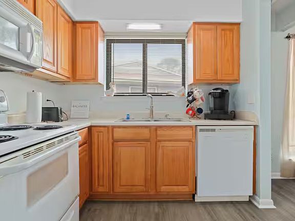 4th image of 412 Summerview Dr