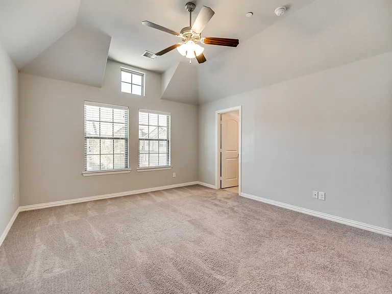 916 Brookville Ct — Photo 21