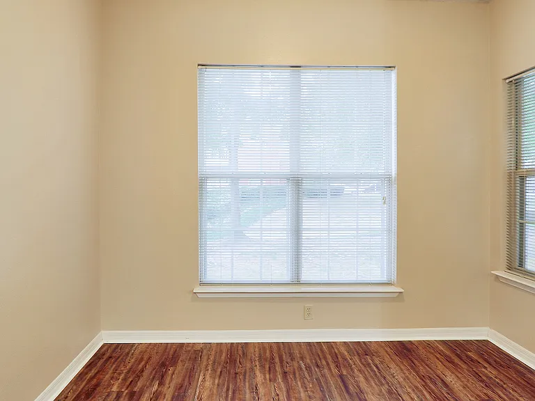 The Grove at Pleasant Valley Apartment Homes — Photo 17
