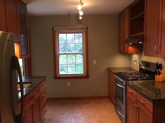 4th image of 302 Garland Ave