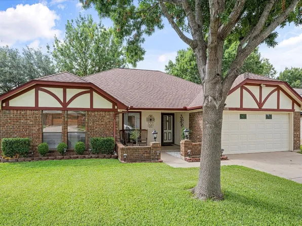 508 Betsy Ross Dr, Arlington, TX 76002