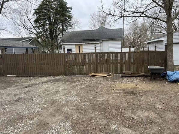 1311 Ewing St, Bloomington, IL 61701