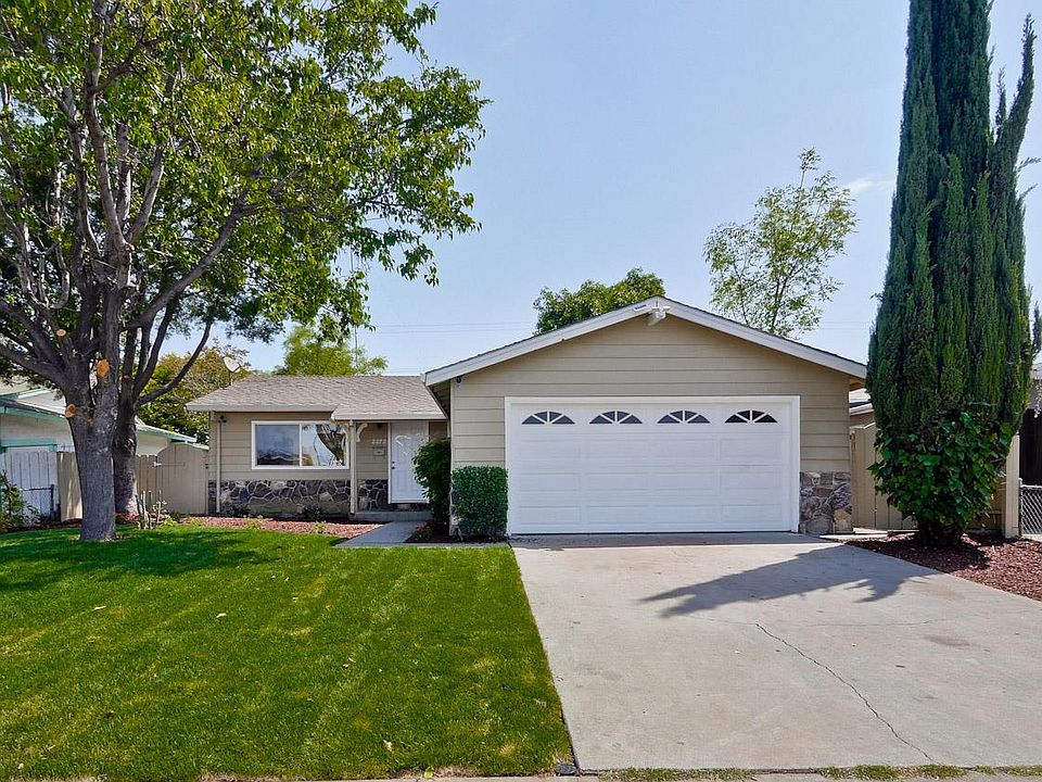 1st image of 2272 Lanai Ave