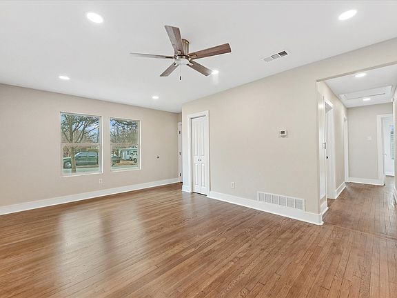 4th image of 2041 Montier Dr
