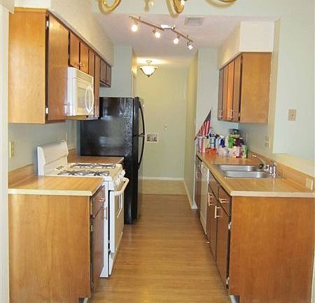 Kitchen ... lots of storage