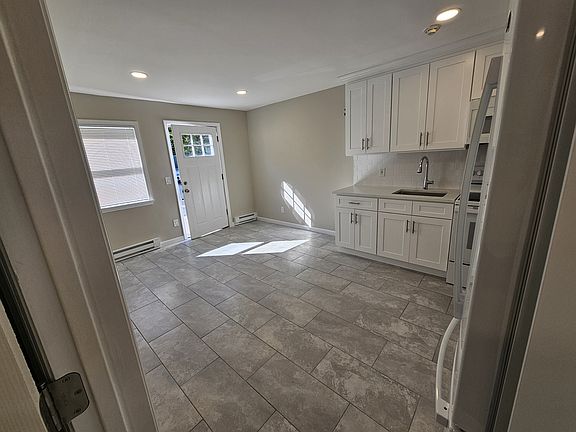 4th image of 775 Portion Rd APT C