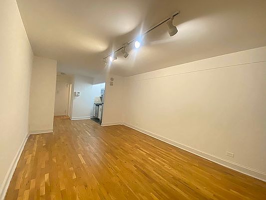 2nd image of 205 W 19th St #6V