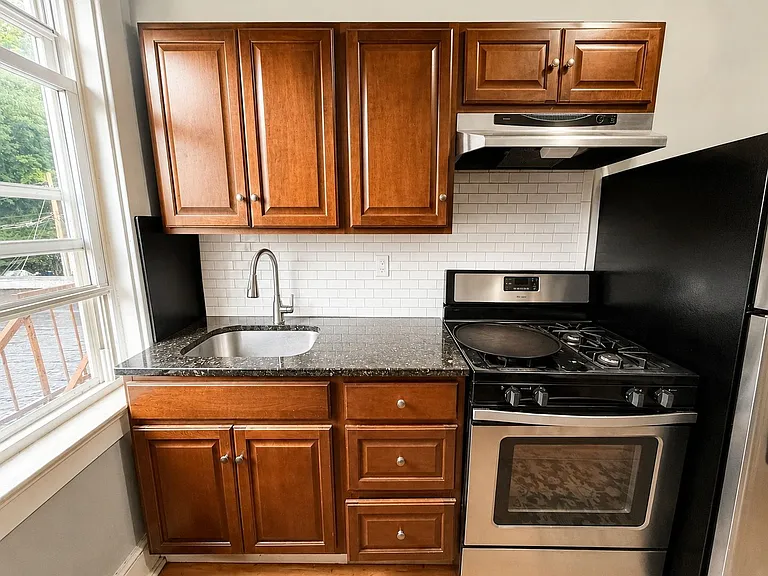 80 N 4th St #4 — Photo 13