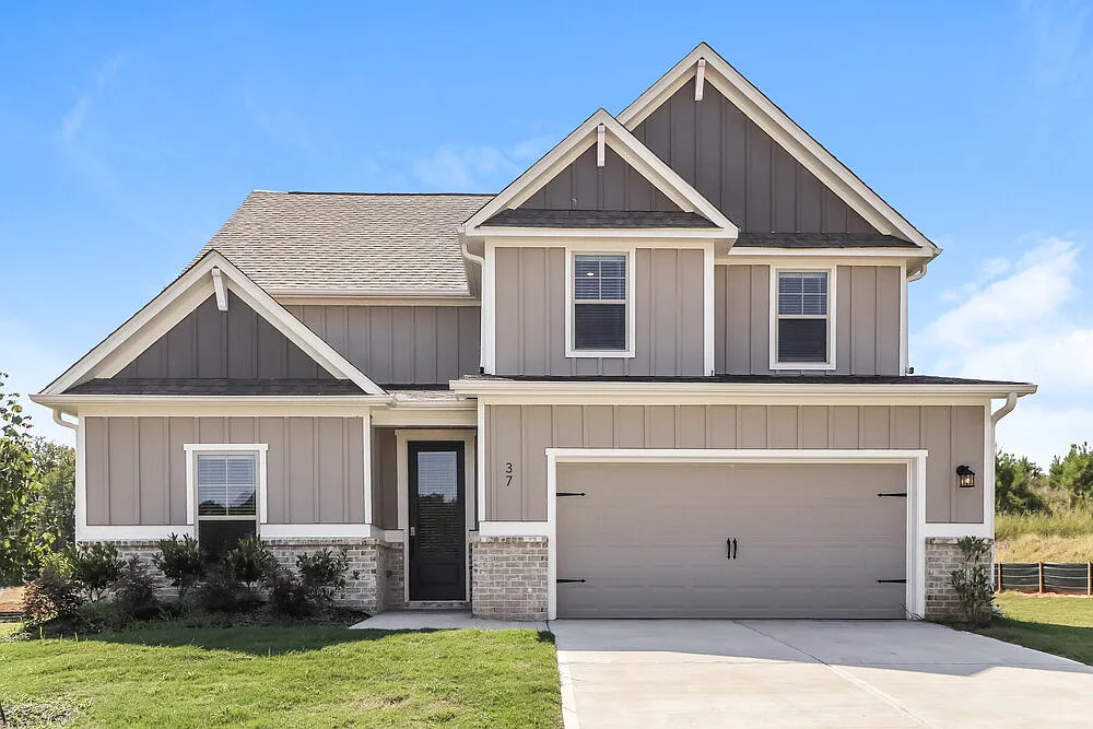 4 bed, 2.5 bath, 2476 sqft, $2,450 — Photo 1