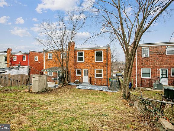 5th image of 529 Foxhall Pl SE