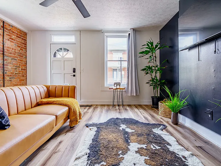 E Russell St — Photo 18