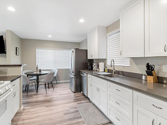 2nd image of 209 Madison Ave #D