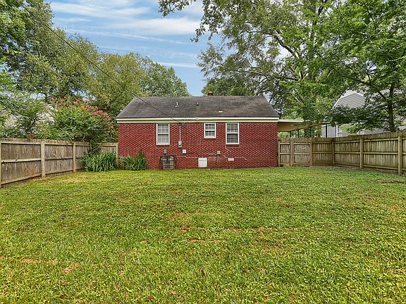 4th image of 1093 Robin Hood Ln